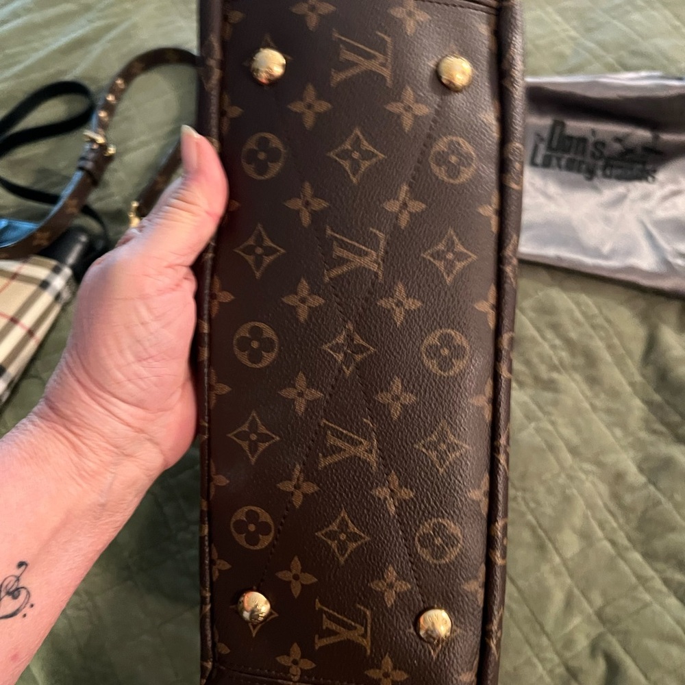 Louis Vuitton Brown and Red Shoulder Bag with Monogram Canvas - Picture 2 of 13